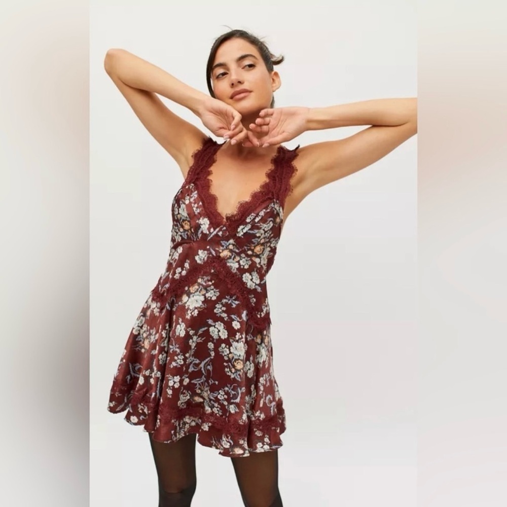 UO Tiffany Lace Dress Large Burgundy Floral Mini Urban Outfitters
